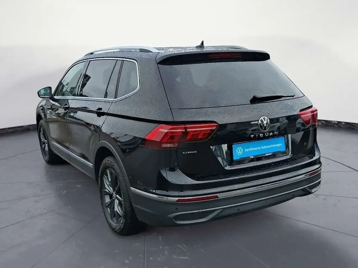 Gebraucht VW Tiguan Allspace 150 PS (110 kW) 2024 Deep black perleffekt SUV