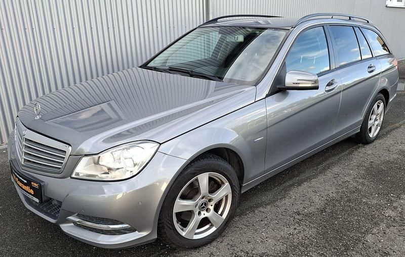 Gebraucht Mercedes C180 156 PS (114 kW) 2011 Silber Kombi