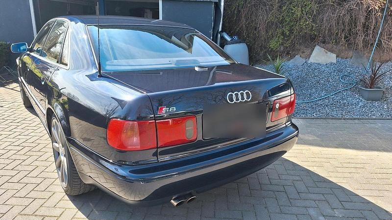 Second-hand Audi S8 340 CP (250 kW) 1997 Albastru Berlinǎ