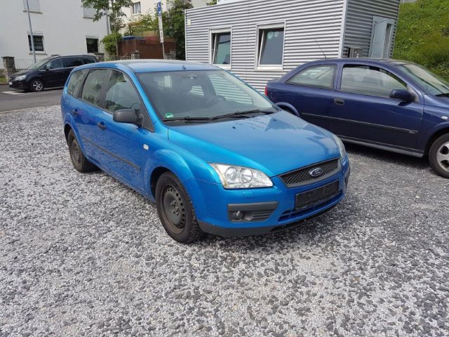Gebraucht Ford Focus Trend 136 PS (100 kW) 2005 Blau metallic Kombi