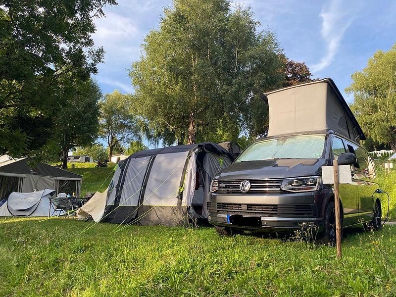 Schwarz Gebraucht 2018 VW T6 California Van | 57.700 € - Bild 1/4