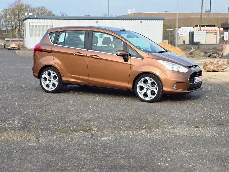 Gebraucht Ford B-MAX Titanium 101 PS (74 kW) 2014 Braun Van / Kleinbus