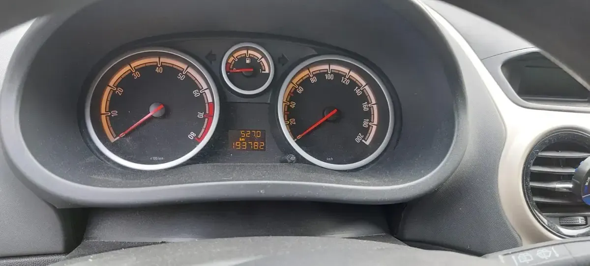 Gebraucht Opel Corsa 80 PS (58 kW) 2007 Silber Kleinwagen