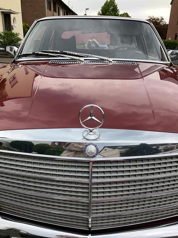 Gebraucht Mercedes 280 SE 177 PS (130 kW) 1977 Rot Limousine