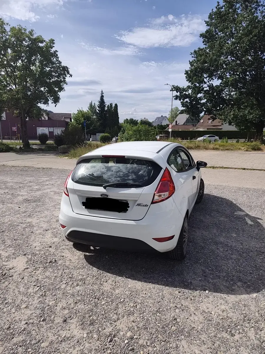 Gebraucht Ford Fiesta 60 PS (44 kW) 2013 Weiß Kleinwagen