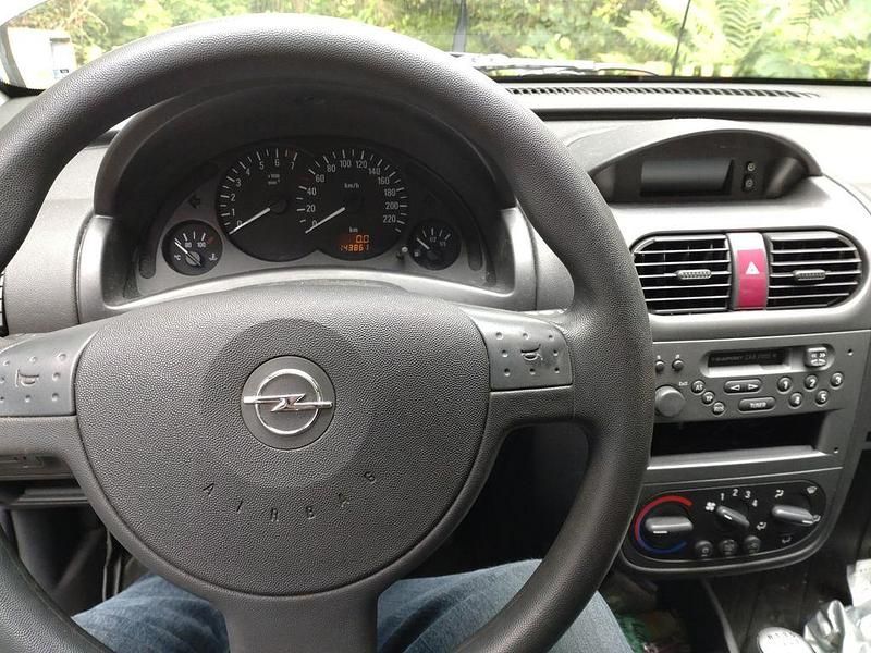 Gebraucht Opel Corsa 75 PS (55 kW) 2003 Silber Limousine