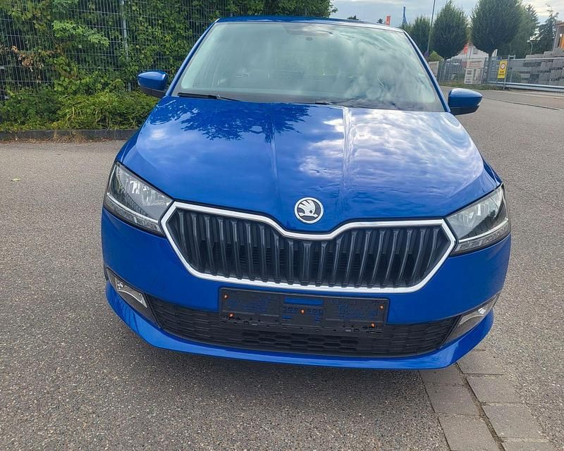 Blau Gebraucht 2021 Skoda Fabia Ambition Kleinwagen | 11.599 € (Superpreis) - Bild 1/4