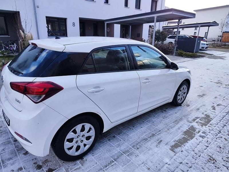 Gebraucht Hyundai i20 Active 75 PS (55 kW) 2018 Weiß Limousine