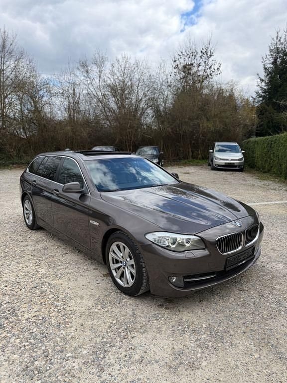 Gebraucht BMW 530 Sport Line 258 PS (189 kW) 2012 Braun Kombi