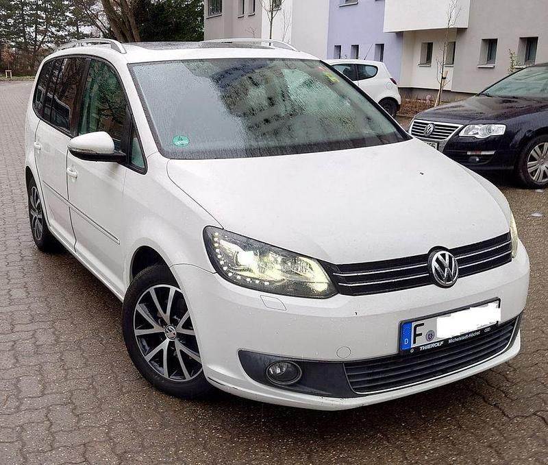 Weiß Gebraucht 2011 VW Touran Highline Van / Kleinbus | 6.100 € (Fairer Preis) - Bild 1/4