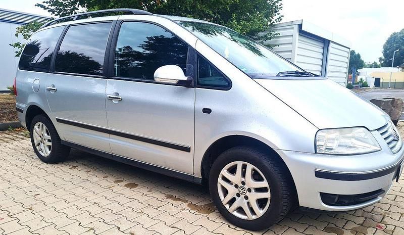 Second-hand VW Sharan 140 CP (102 kW) 2007 Argintiu Monovolum