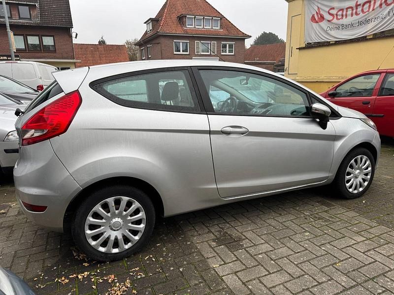 Gebraucht Ford Fiesta Trend 60 PS (44 kW) 2009 Silber Kleinwagen