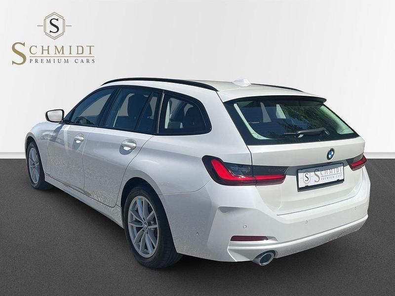 Gebraucht BMW 320 190 PS (139 kW) 2023 Mineralweiß Kombi