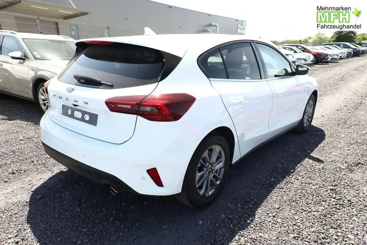 Neu Ford Focus Titanium X 125 PS (91 kW) 2026 Frozen white Limousine