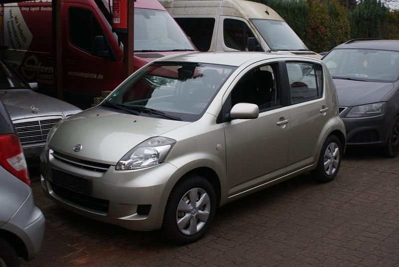 Gebraucht 2009 Daihatsu Sirion Kleinwagen | 2.749 € - Bild 1/4