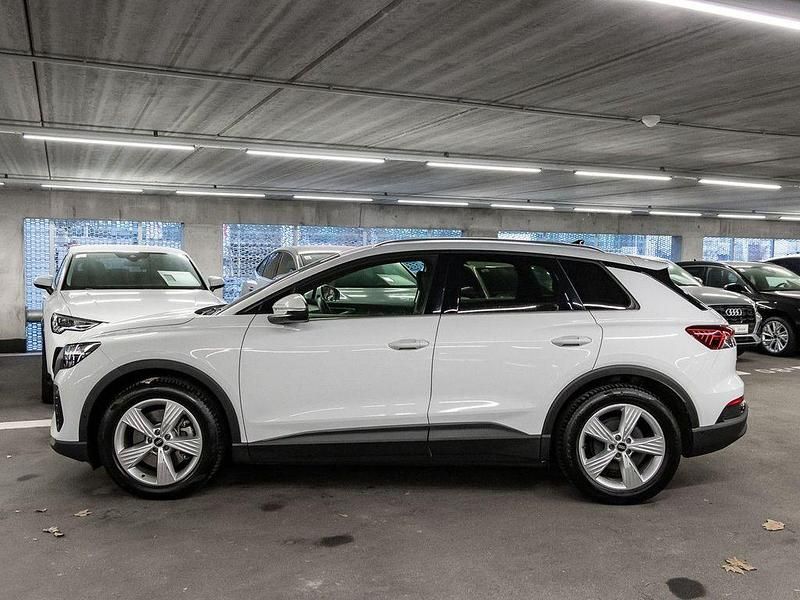 Gebraucht Audi Q4 e-tron Advanced 150 kW (204 PS) 2022 Gletscherweiß metallic SUV