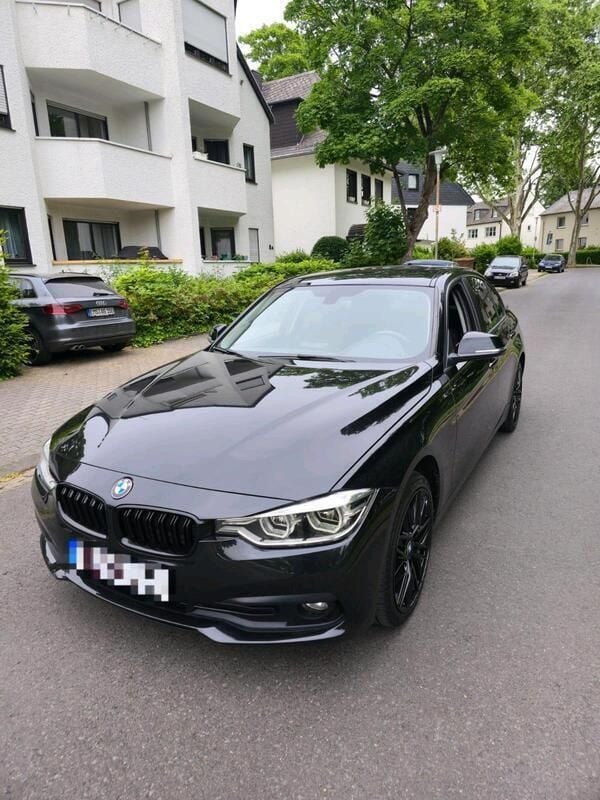 Schwarz Gebraucht 2018 BMW 318 Limousine | 13.790 € (Superpreis) - Bild 1/4