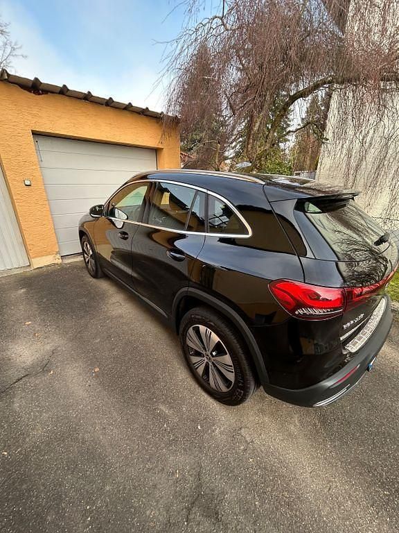 Gebraucht Mercedes EQA250 139 kW (190 PS) 2021 Schwarz SUV