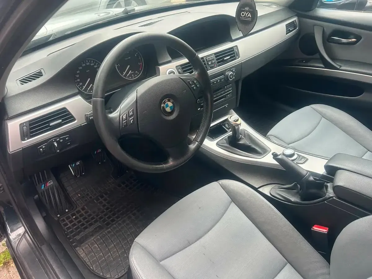 Gebraucht BMW 320 163 PS (119 kW) 2007 Schwarz Kombi