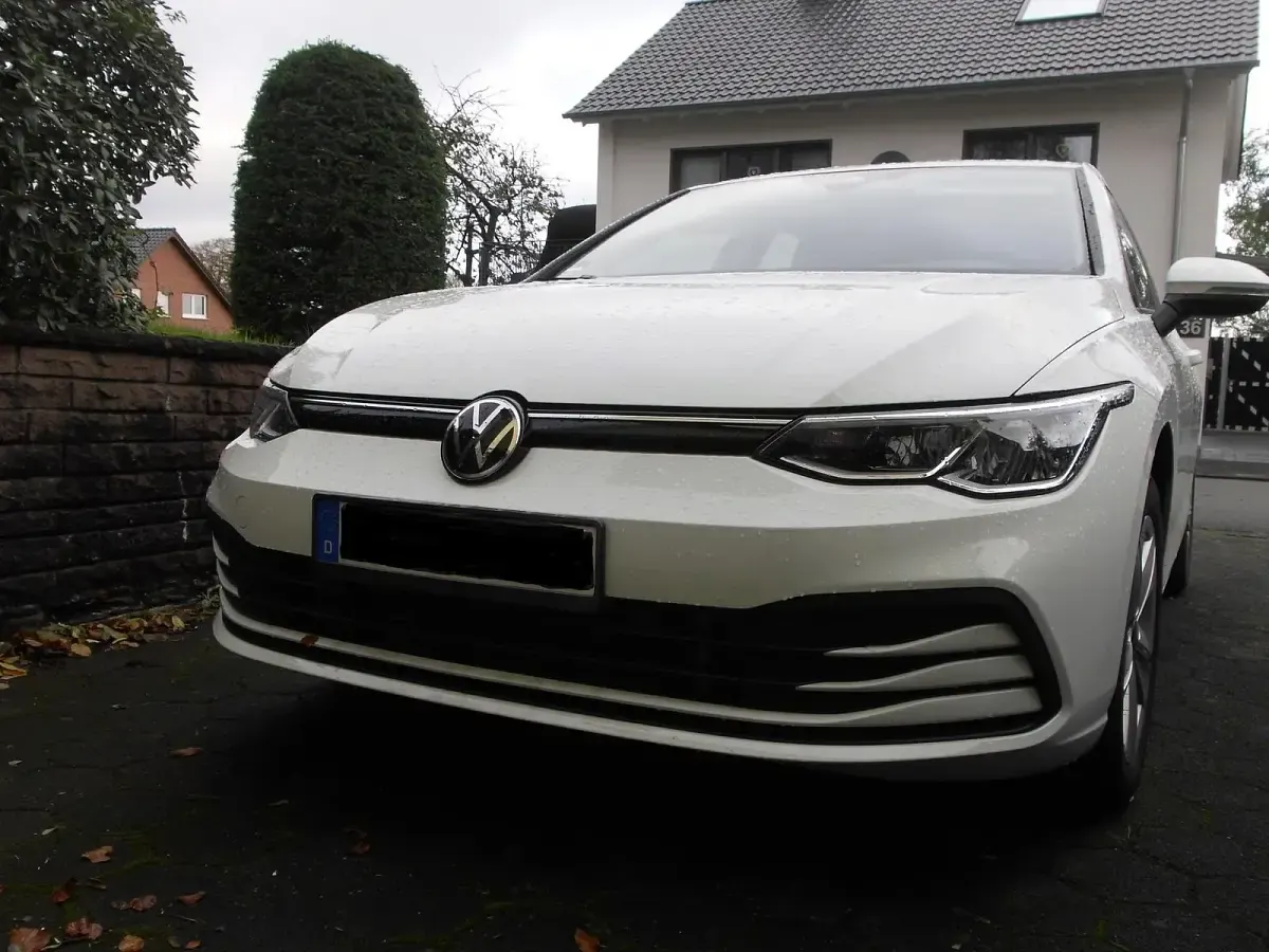 Gebraucht VW Golf VIII Life 131 PS (96 kW) 2020 Weiß Limousine