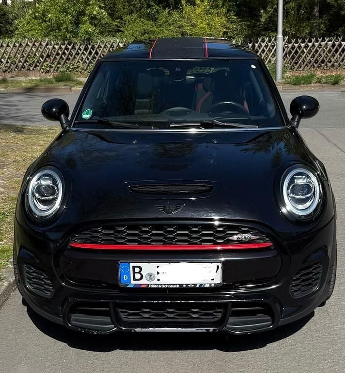 Second-hand Mini John Cooper Works 231 CP (169 kW) 2018 Negru Hatchback