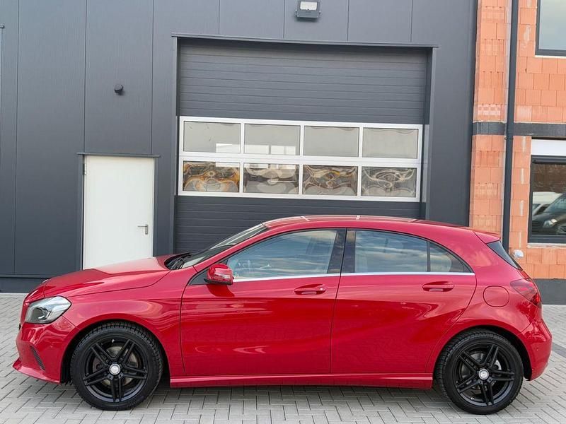 Gebraucht Mercedes A180 122 PS (89 kW) 2016 Rot Limousine
