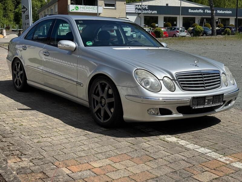 Silber Gebraucht 2002 Mercedes E240 Elegance Limousine | 3.500 € (Guter Preis) - Bild 1/4