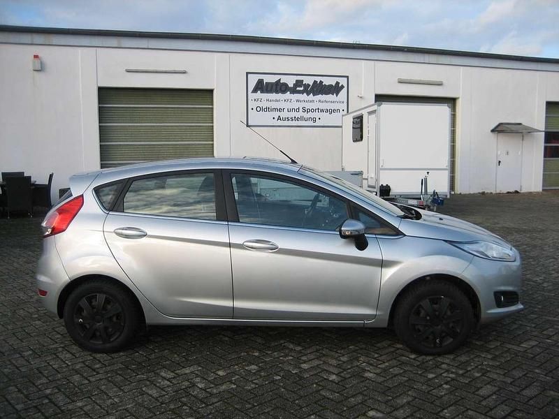 Gebraucht Ford Fiesta 80 PS (58 kW) 2013 Silber Kleinwagen
