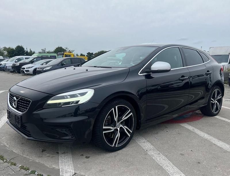 Schwarz Gebraucht 2019 Volvo V40 R-Design Kombi | 11.499 € (Fairer Preis) - Bild 1/4
