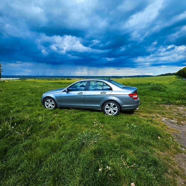 Silber Gebraucht 2012 Mercedes C180 Avantgarde Limousine | 6.500 € (Superpreis) - Bild 1/4