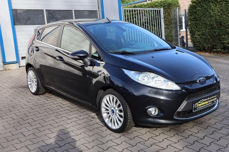 Schwarz Gebraucht 2011 Ford Fiesta Titanium Limousine | 2.490 € (Superpreis) - Bild 1/4