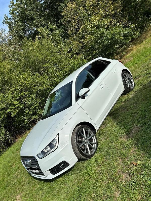 Weiß Gebraucht 2018 Audi A1 Kleinwagen | 12.500 € (Guter Preis) - Bild 1/4