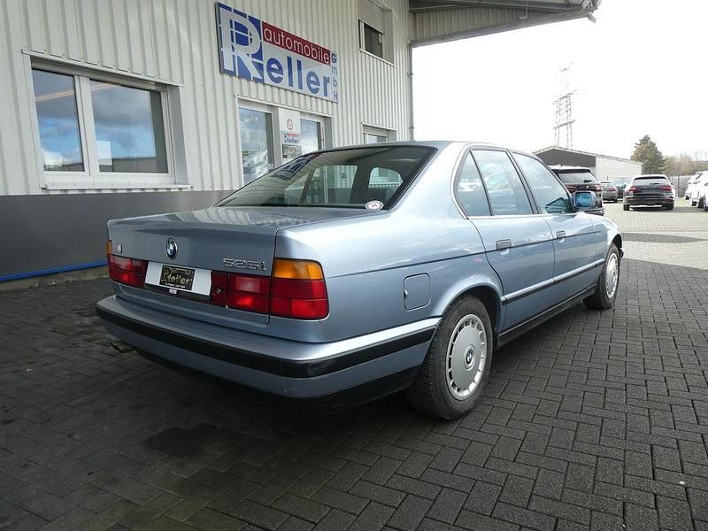 Gebraucht BMW 525 170 PS (125 kW) 1990 Blau Limousine