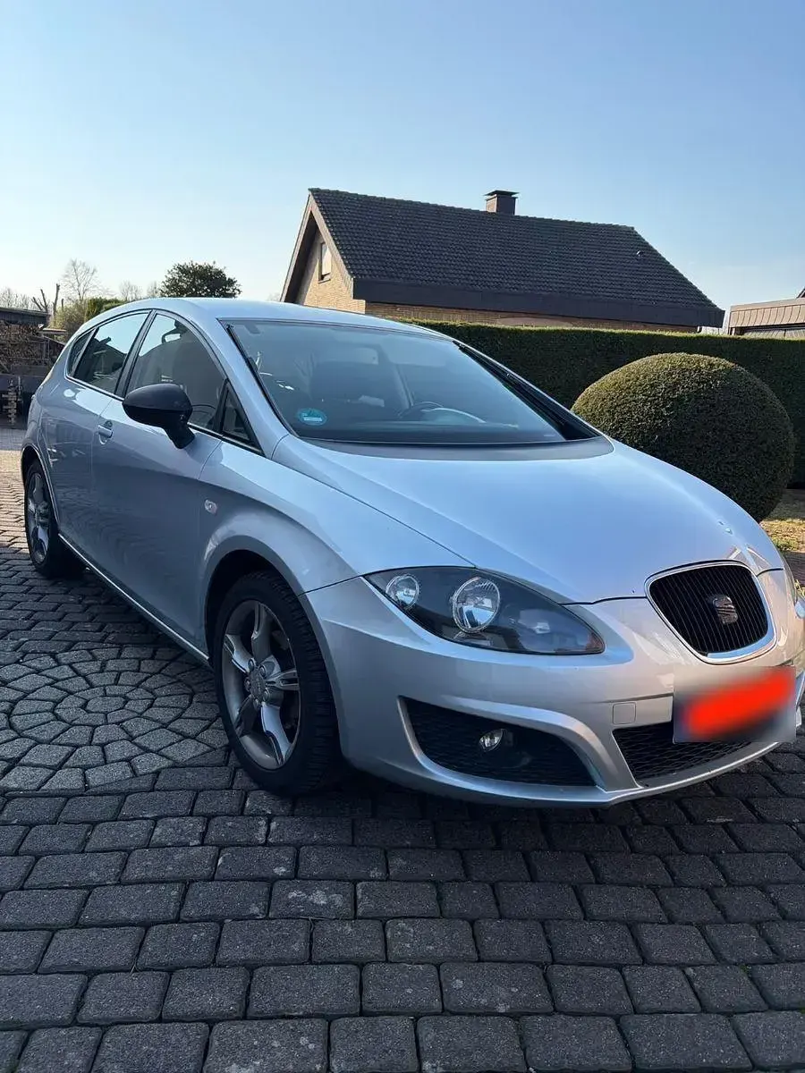 Second-hand Seat Leon 105 CP (77 kW) 2010 Argintiu Hatchback