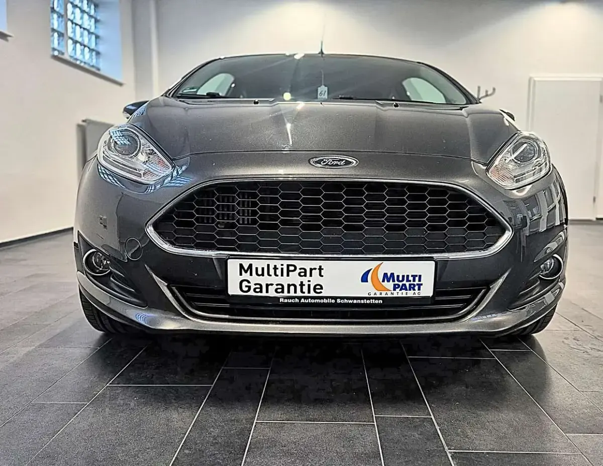 Gebraucht Ford Fiesta Celebration 75 PS (55 kW) 2016 Grau Kleinwagen