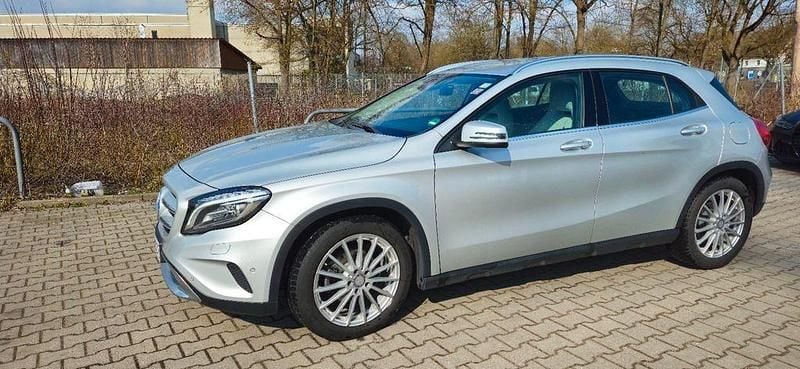 Gebraucht Mercedes GLA200 156 PS (114 kW) 2014 Grau SUV