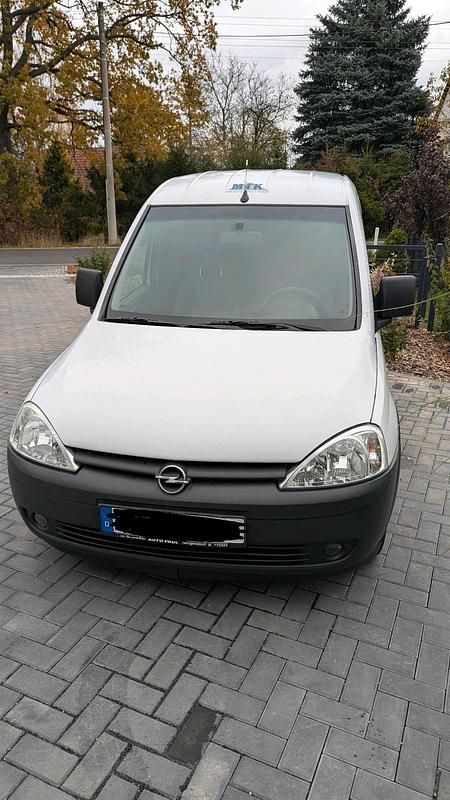 Weiß Gebraucht 2003 Opel Combo Van / Kleinbus | 2.199 € (Fairer Preis) - Bild 1/4
