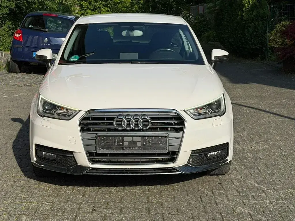 Używany Audi A1 Basis 90 KM (66 kW) 2016 Biały Hatchback