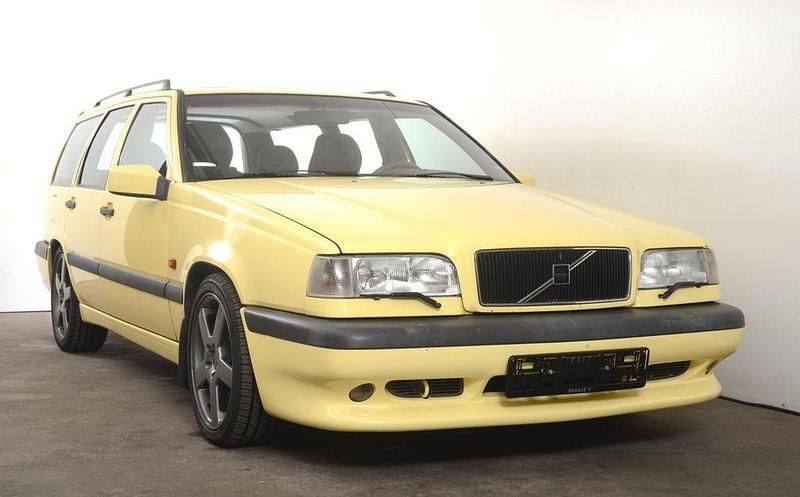 Gelb Gebraucht 1995 Volvo 850 Limousine | 29.900 € - Bild 1/4