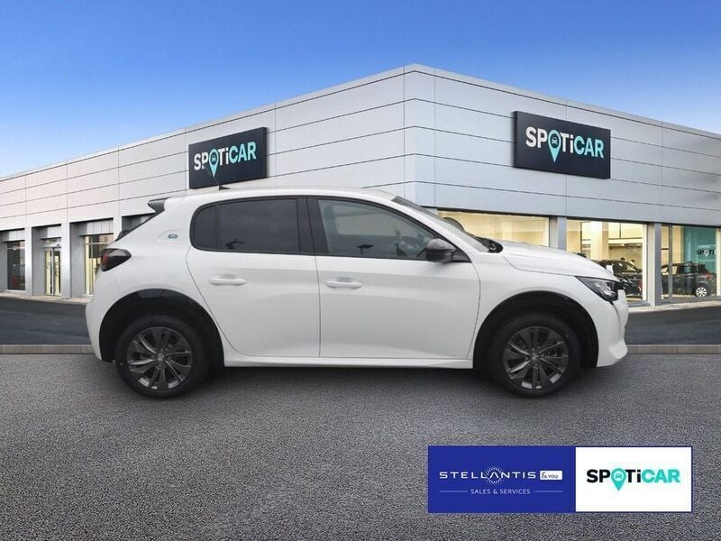 Gebraucht Peugeot e-208 Allure 100 kW (136 PS) 2023 Schneeweiß Kleinwagen