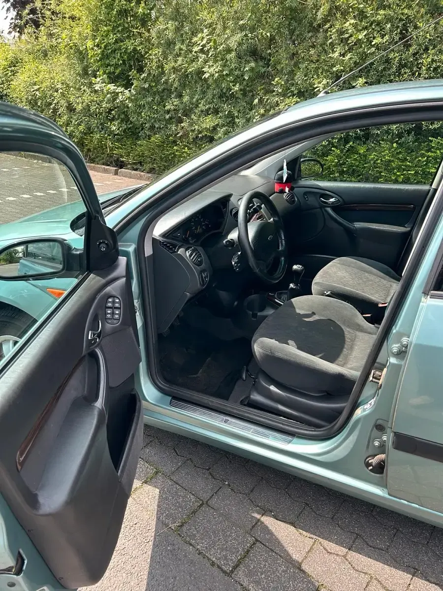 Gebraucht Ford Focus Ghia 100 PS (73 kW) 2000 Limousine