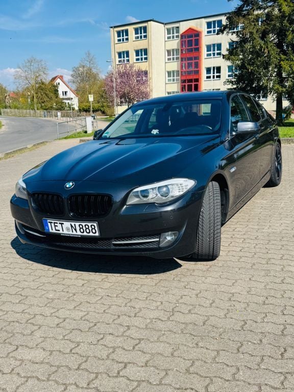 Schwarz Gebraucht 2010 BMW 520 Sport Line Limousine | 10.800 € (Fairer Preis) - Bild 1/4