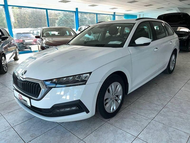 Bila candy/candyweiss Gebraucht 2021 Skoda Octavia Kombi | 11.990 € (Fairer Preis) - Bild 1/4