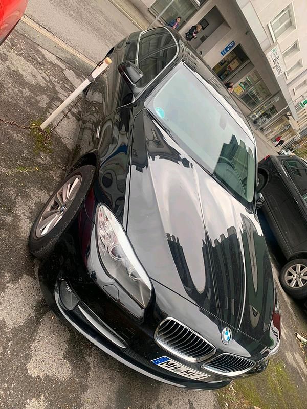 Schwarz Gebraucht 2011 BMW 520 Kombi | 5.999 € (Superpreis) - Bild 1/4