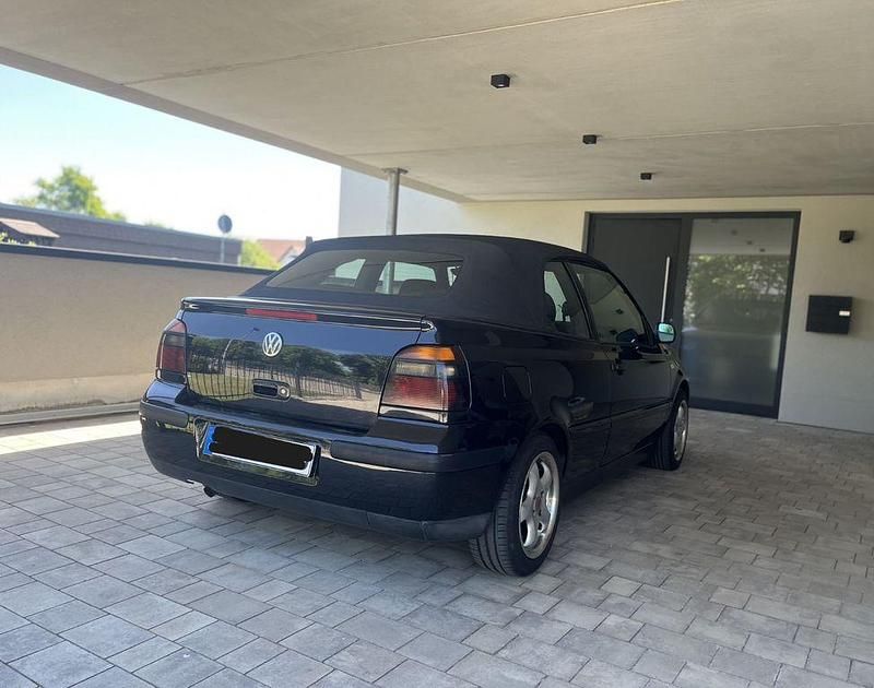 Gebraucht VW Golf Conceptline 116 PS (85 kW) 2003 Schwarz Cabrio