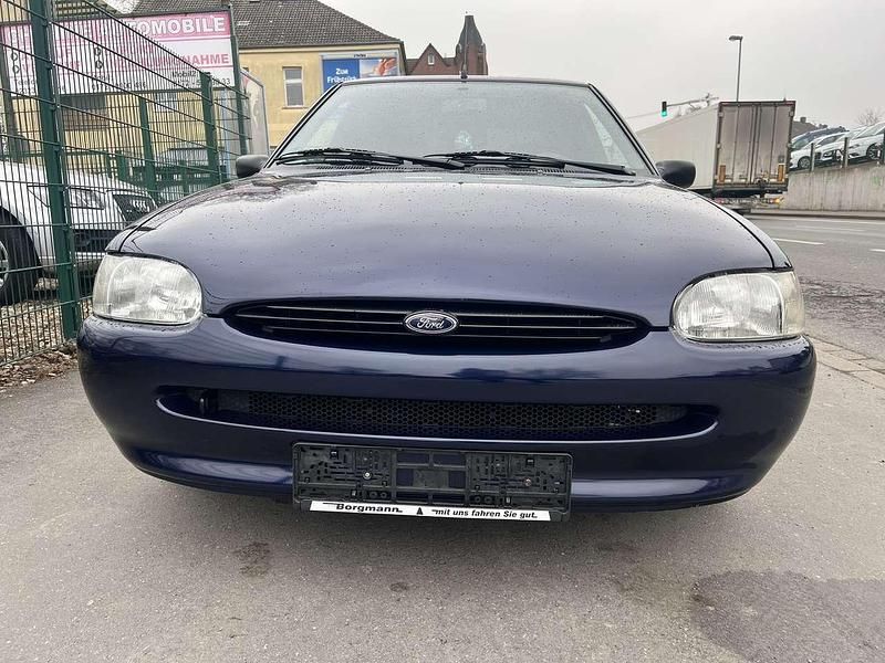 Gebraucht Ford Escort 88 PS (64 kW) 1996 Blau Limousine