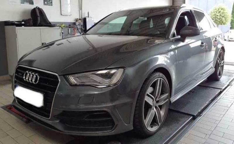 Grau Gebraucht 2015 Audi A3 Sportback S-Line Limousine | 15.999 € (Etwas zu teuer) - Bild 1/4