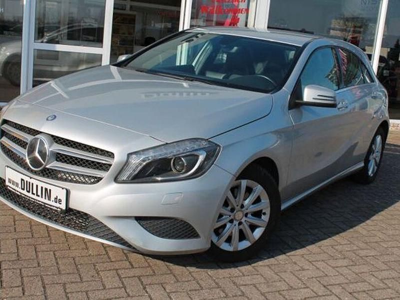 Gebraucht Mercedes 180 122 PS (89 kW) 2014 Silber Limousine