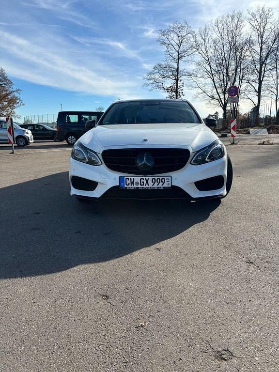 Weiß Gebraucht 2014 Mercedes E500 Limousine | 31.000 € (Fairer Preis) - Bild 1/4