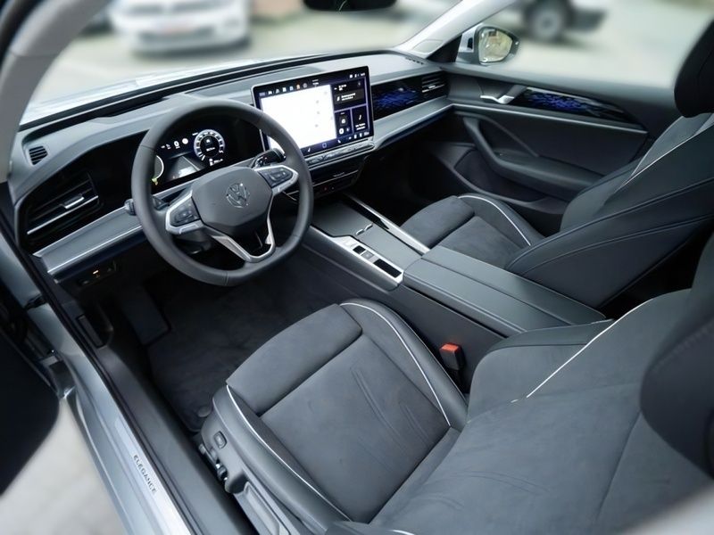 Gebraucht VW Passat Elegance 150 PS (110 kW) 2024 Silber Kombi